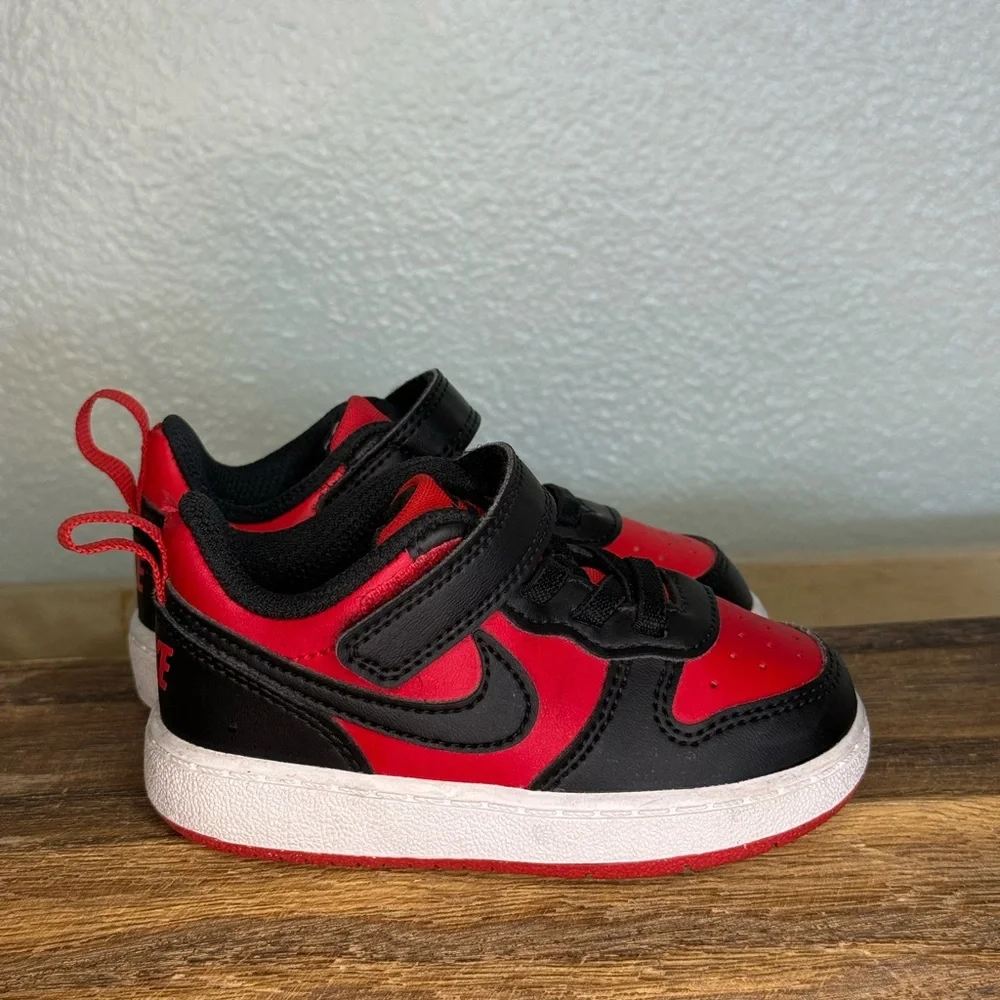Nike Kids Black and Red Sneakers Size 6C